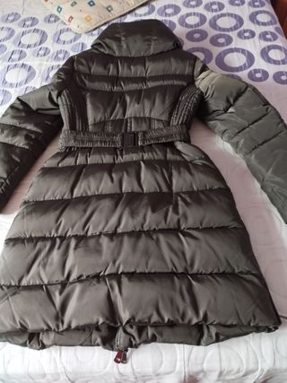 Plumas verde talla M con cinturón y cuello
