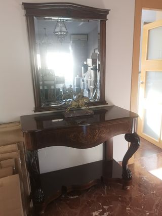 Mueble de entrada de madera, con espejo