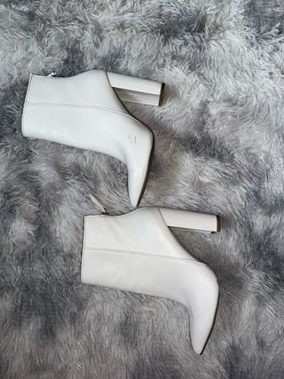 Botín Piel Punta Steve Madden Blanco