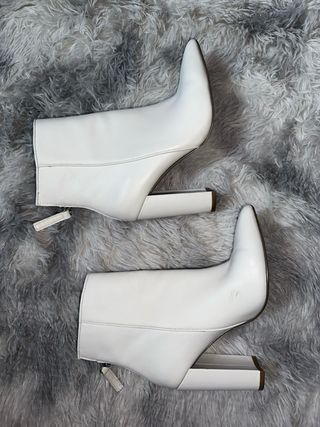 Botín Piel Punta Steve Madden Blanco