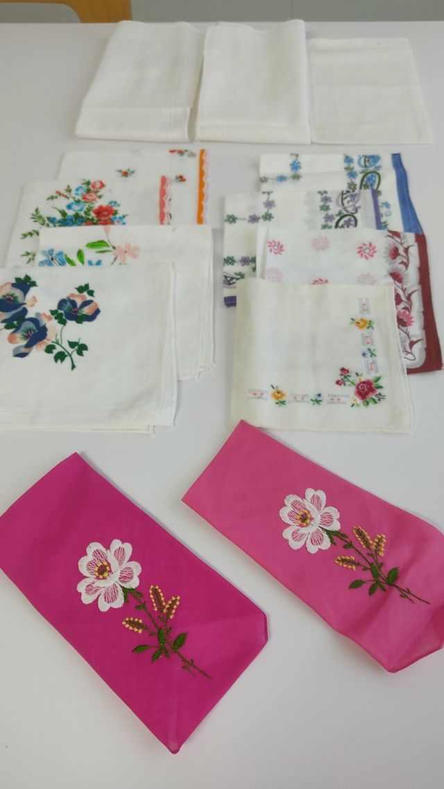 Pañuelos de tela con flores - Blancos y fucsias