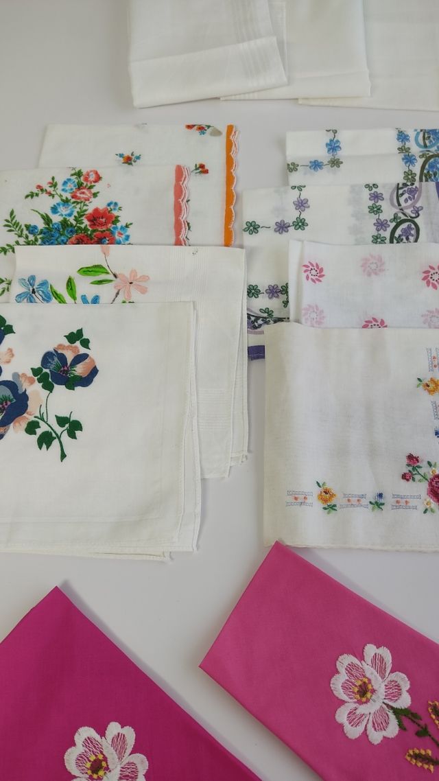 Pañuelos de tela con flores - Blancos y fucsias