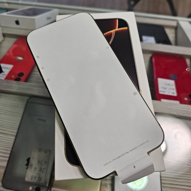 iPhone 16 Pro Max Oro