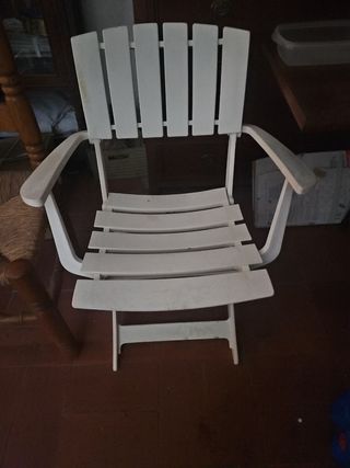 Silla de jardín blanca plegable