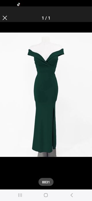Vestido de fiesta verde con abertura