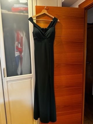 Vestido de fiesta verde con abertura