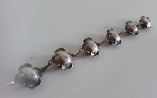 Pulsera de Plata con Diseño de Rosas