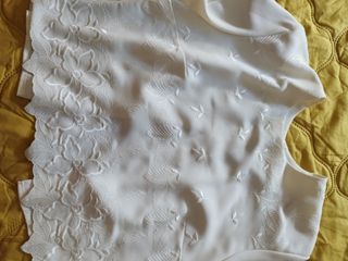 Blusa blanca con bordado floral