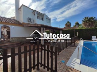 Chalet en venta en Montequinto en Dos Hermanas