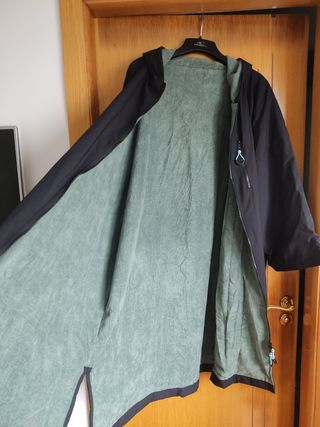 Poncho de surf invierno negro