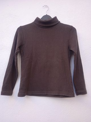 Camiseta marrón cuello vuelto calentita. T:12 años
