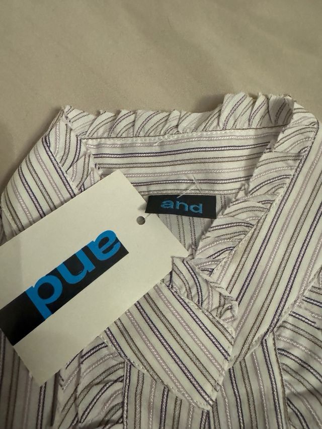 Camisa con etiqueta AND para mujer Talla 40