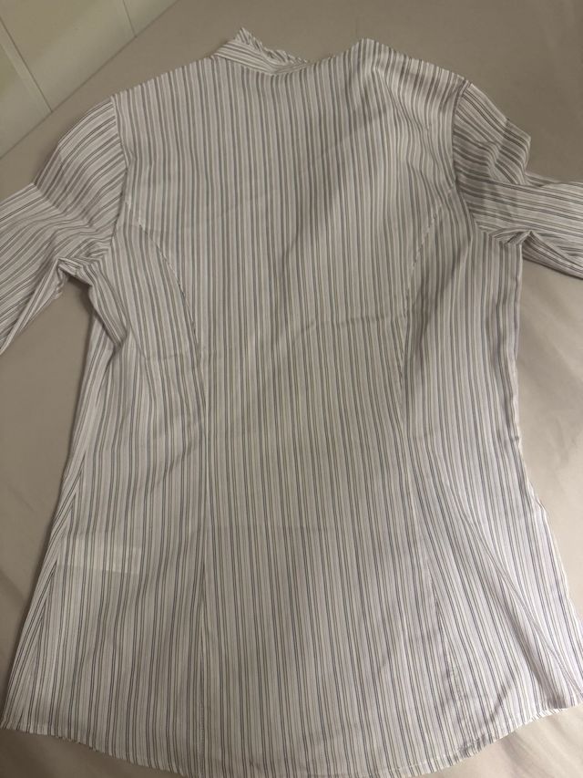 Camisa con etiqueta AND para mujer Talla 40