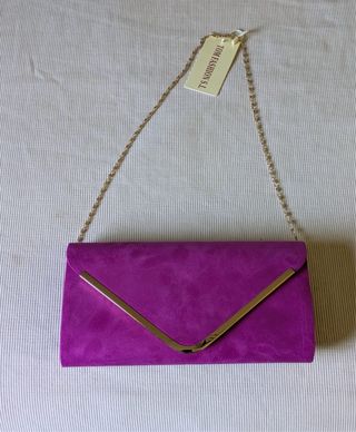 Elegante vestido estampado morado y verde oscuro