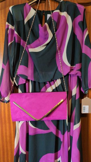 Elegante vestido estampado morado y verde oscuro