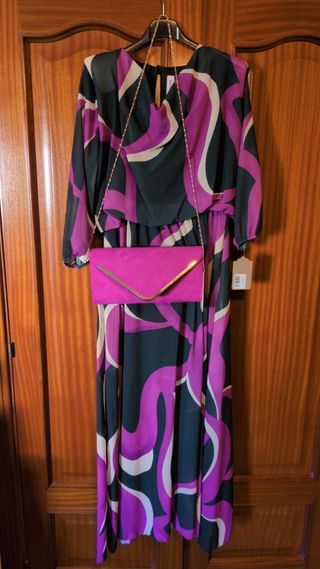 Elegante vestido estampado morado y verde oscuro