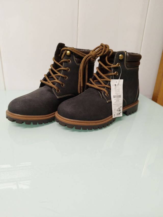 Botas de montaña marrones