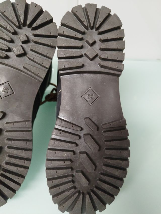 Botas de montaña marrones