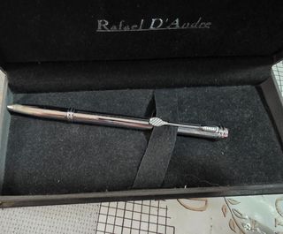 Penna elegante con custodia 
Rafael d'Andrea
