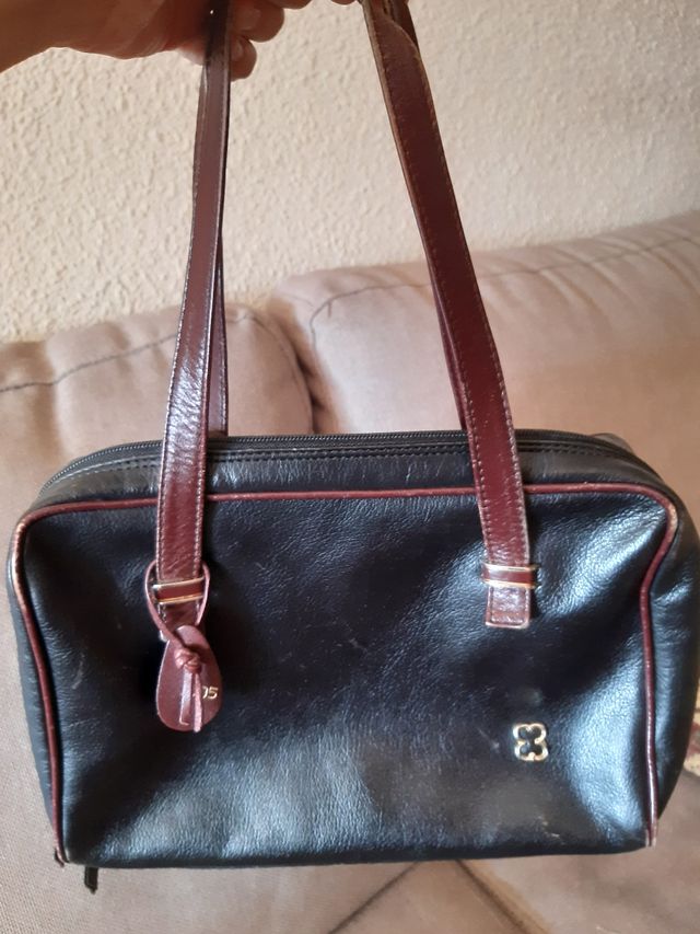 Bolso de mano negro y marrón