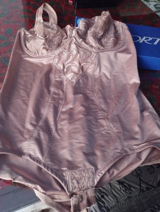 Body faja beige con encaje