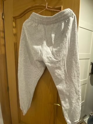 Pantalones deportivos grises