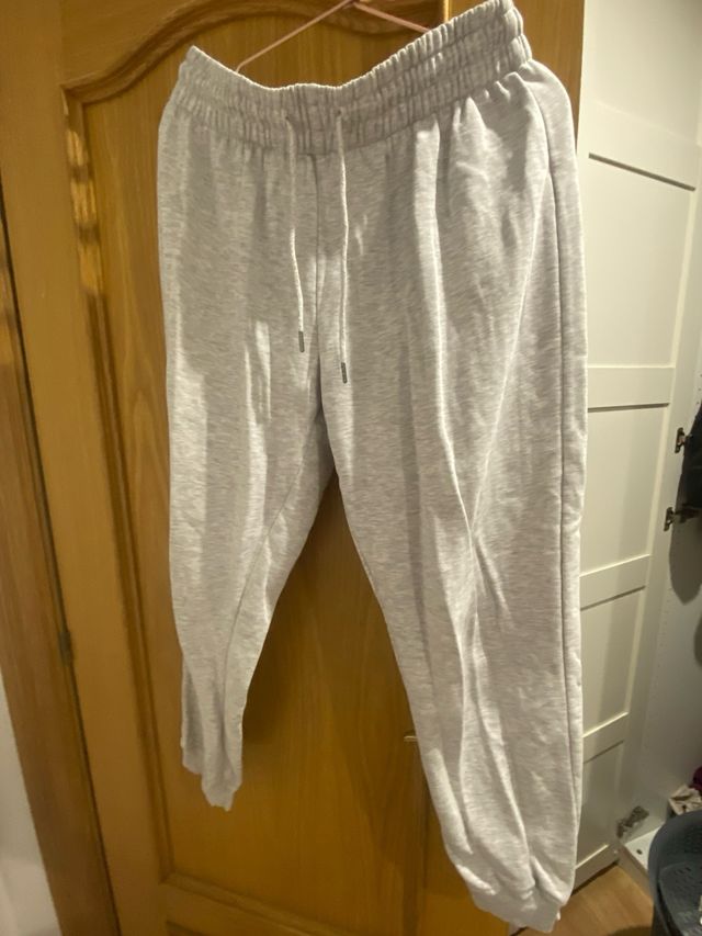 Pantalones deportivos grises