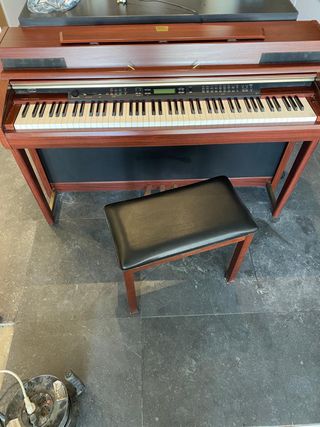 Piano Yamaha Clavinova CLP-270M.