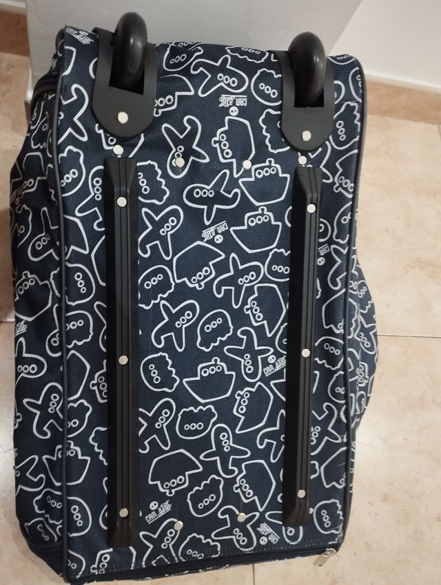 Maleta de viaje con estampado