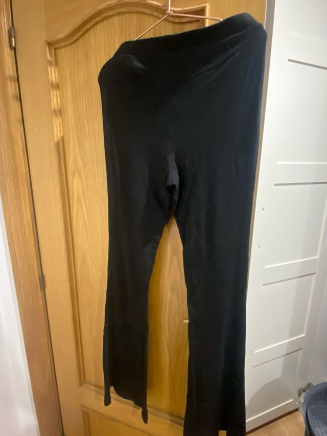 Pantalón negro flare