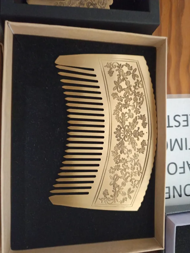 Peinetas Reina y Huertana con Tara