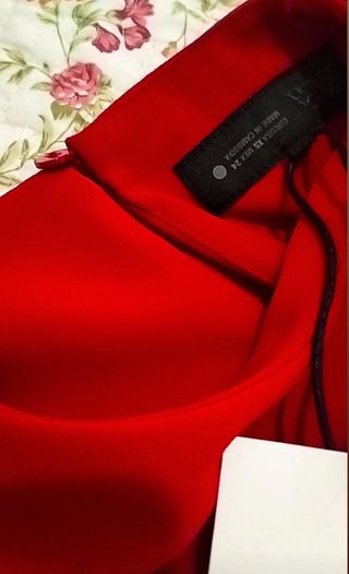 Vestido rojo con capa