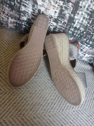 Sandalias Xti Talla 37 Marrón y plateado.