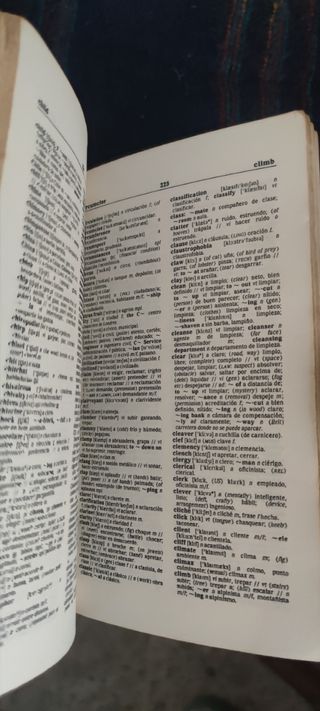 Diccionarios ingles y francés de bolsillo. 