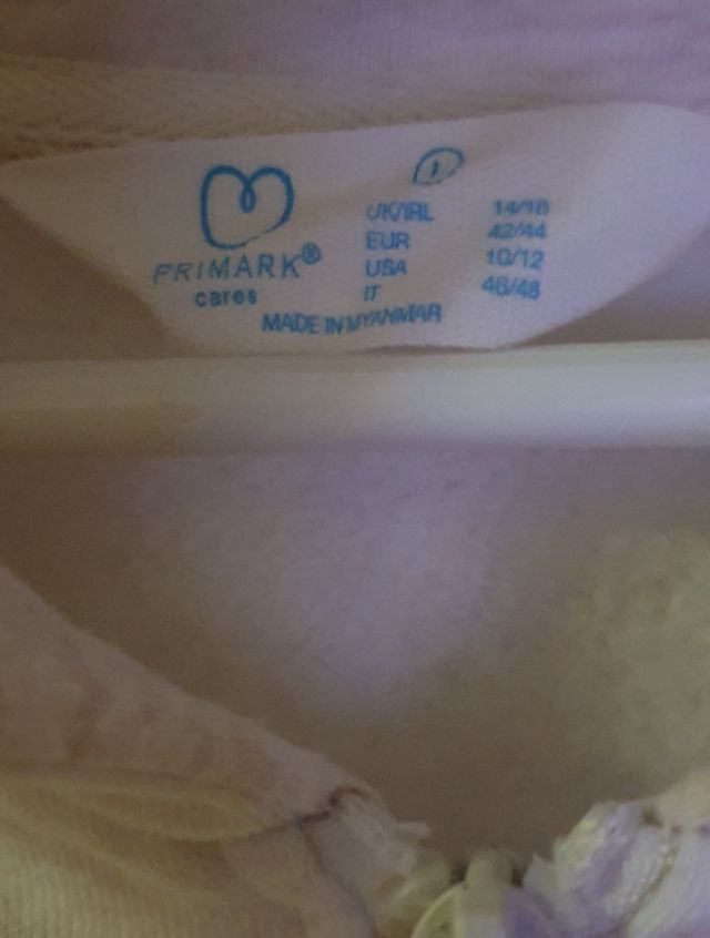 Sudadera beige con cremallera