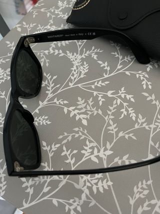Gafas de sol Ray-Ban Wayfarer Negras
talla 50 