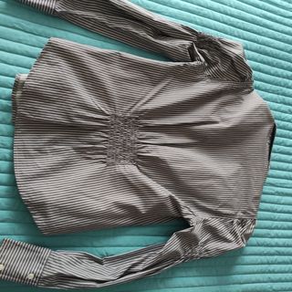 Camisa de rayas abullonada
