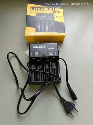 Cargador LiitoKala Lii-PL4 con 4 baterías 18650 