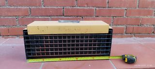 Barbecue portatile in metallo nero e giallo