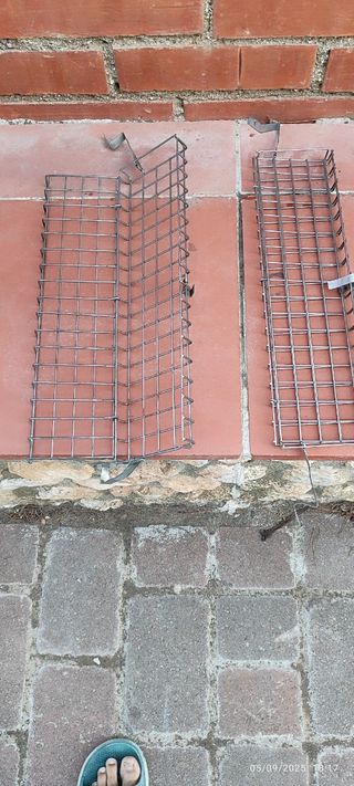 Barbecue portatile in metallo nero e giallo