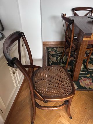 Juego de 4 sillas de madera