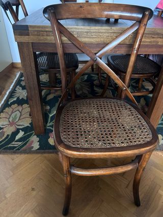 Juego de 4 sillas de madera