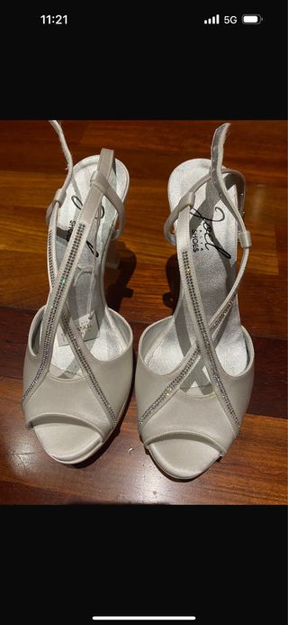 Zapatos de novia plateados con Swarovski