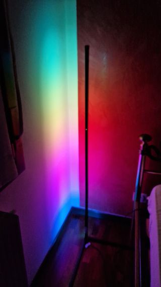 Lampada angolare LED RGB