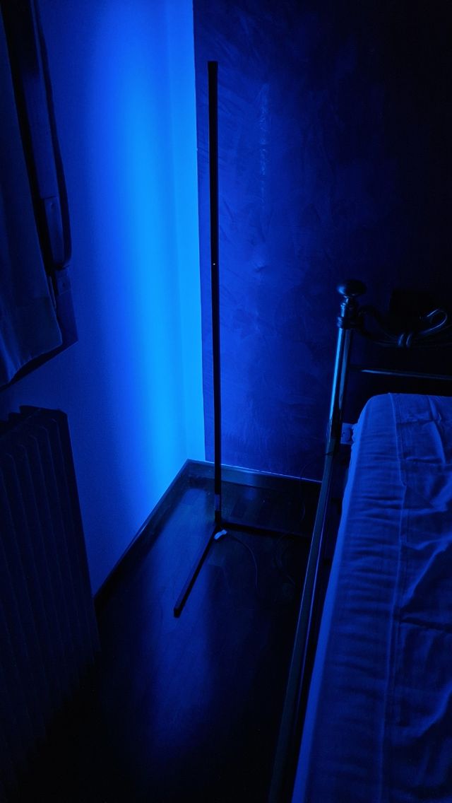 Lampada angolare LED RGB