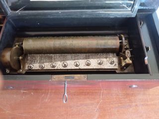 Gramola antigua funcionando,,no envio