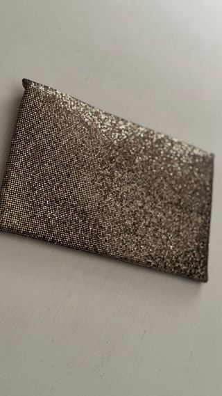Cartera de fiesta dorada brillante