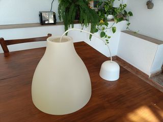 Lámpara colgante Ikea blanca en perfecto estado.