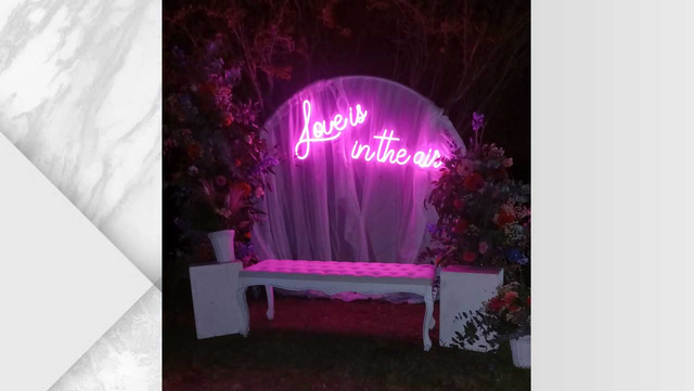 Arco redondo metálico dorado