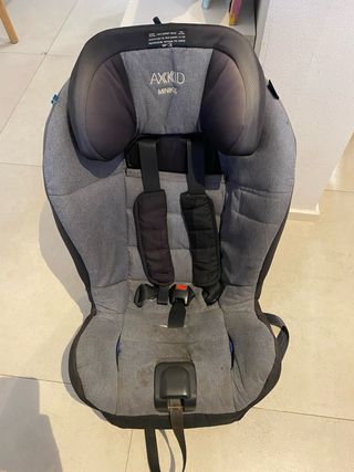 Silla de coche AXKID MInikid. Ideal hasta 7 años. 